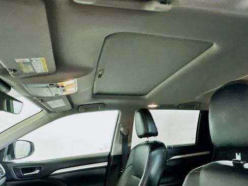 Used 2018 Toyota Highlander XLE image 25