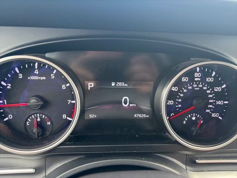 Used 2024 Kia Carnival LX FWD image 15