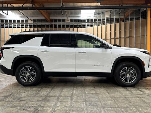 New 2026 Chevrolet Traverse LT w/ Driver Confidence Package FWD image 3