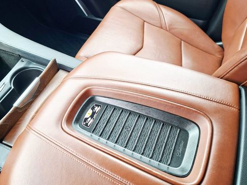 Used 2020 Cadillac Escalade Luxury AWD/4WD image 25