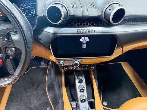 Used 2020 Ferrari Portofino RWD image 18