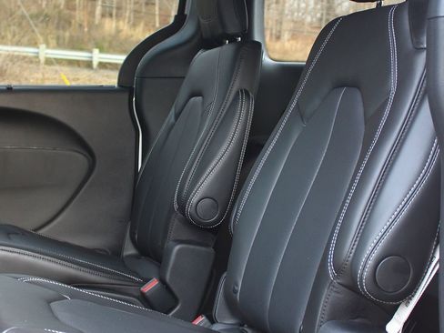 New 2026 Chrysler Voyager LX image 16