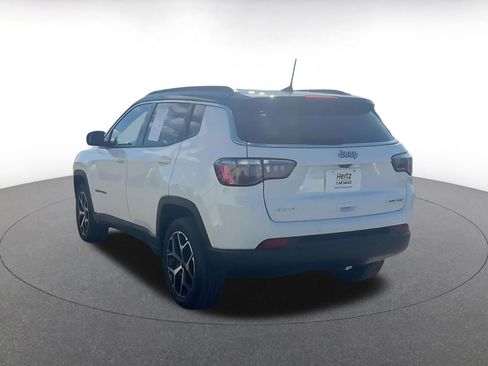 Used 2025 Jeep Compass Limited image 11