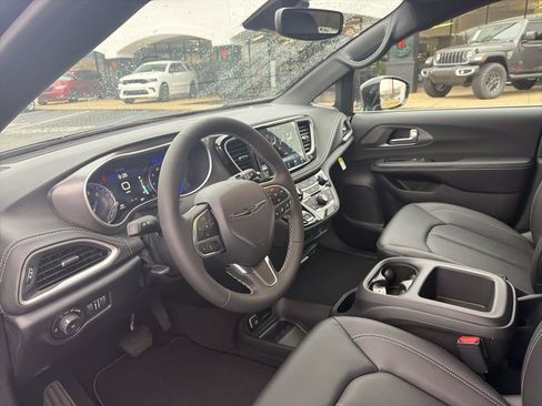New 2026 Chrysler Pacifica Select image 25