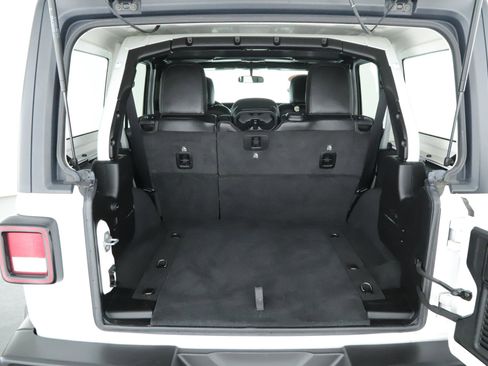 Certified 2021 Jeep Wrangler Unlimited Sahara w/ Cold Weather Group image 17