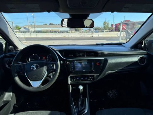 Used 2018 Toyota Corolla LE FWD image 12