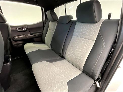 Used 2022 Toyota Tacoma TRD Off-Road image 18