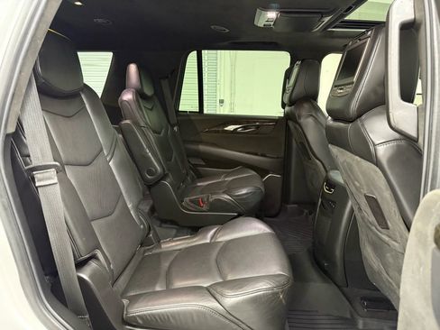 Used 2019 Cadillac Escalade Platinum image 34