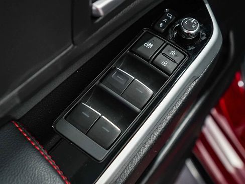 Used 2025 Toyota Sienna XSE image 23