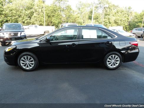 Used 2017 Toyota Camry LE FWD image 8