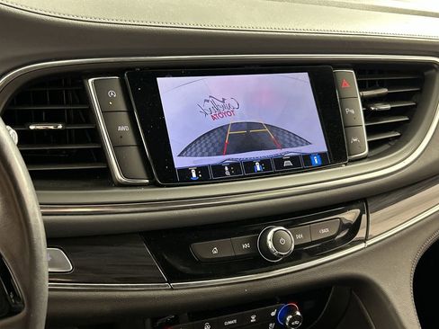 Used 2024 Buick Enclave Premium image 17
