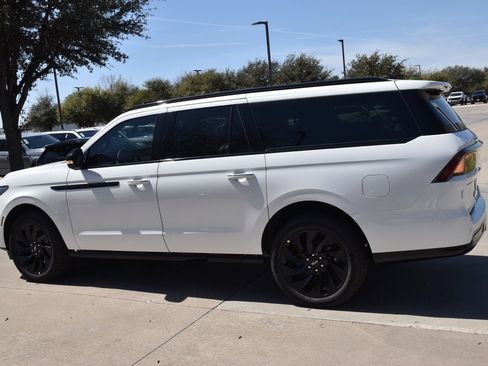 New 2025 Lincoln Navigator L Reserve w/ Jet Appearance Package AWD/4WD image 17