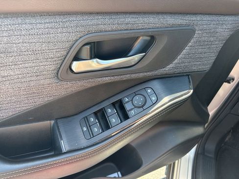 Used 2023 Nissan Rogue SV AWD/4WD image 13