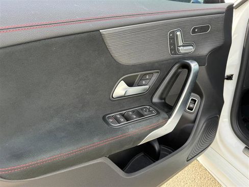 Used 2023 Mercedes-Benz CLA 250 4MATIC image 10