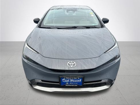 Used 2023 Toyota Prius XLE FWD image 3