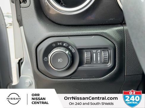 Used 2022 Jeep Wrangler Unlimited Sahara AWD/4WD image 18