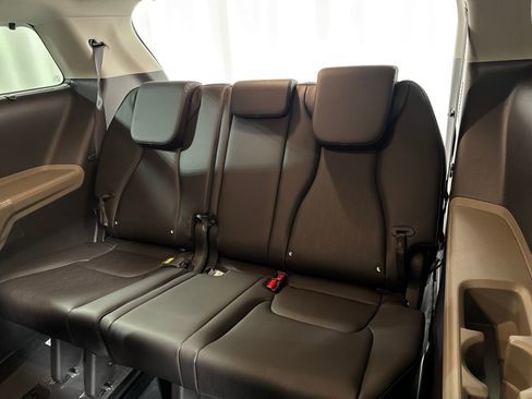 New 2026 Kia Carnival EX FWD image 28