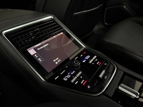 Used 2022 Porsche Panamera 4S image 38