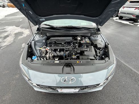 Used 2023 Hyundai Elantra Limited w/ Preferred Accessory Package image 27