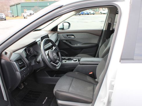 Used 2023 Nissan Rogue SV image 7