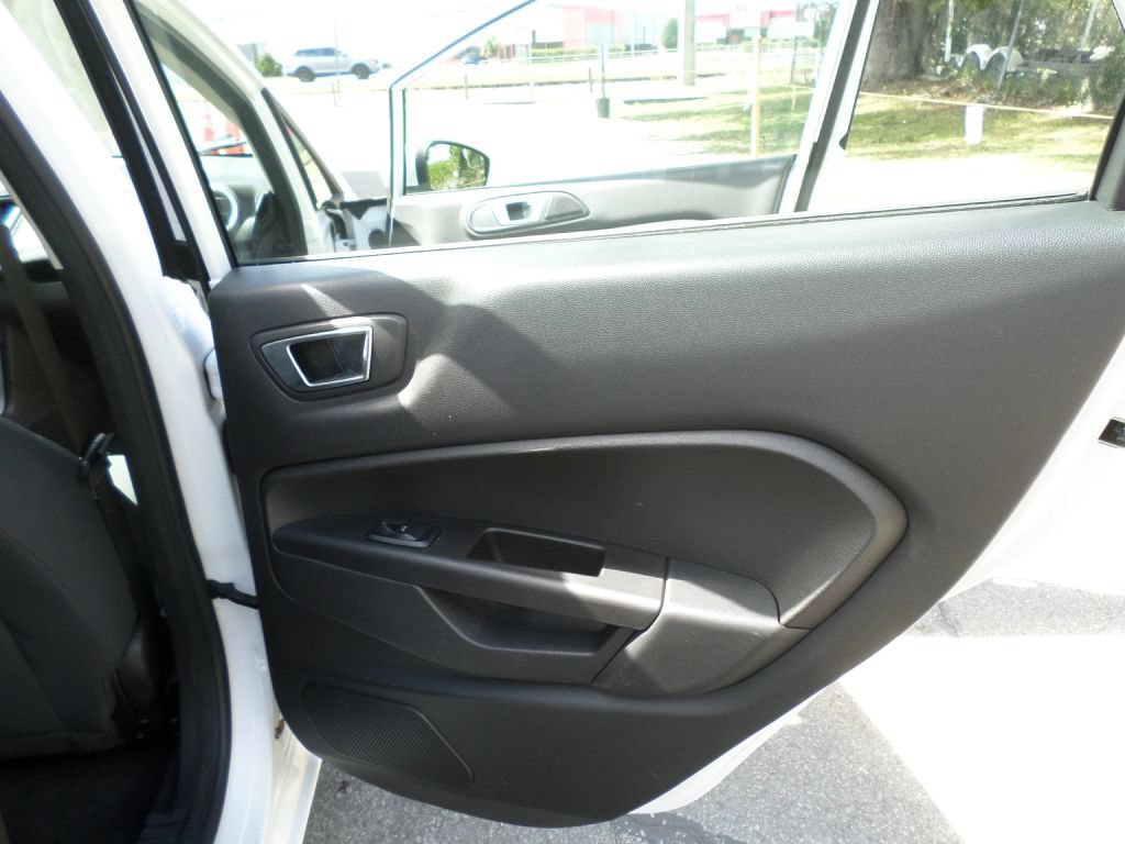 Used 2014 Ford Fiesta SE FWD image 15