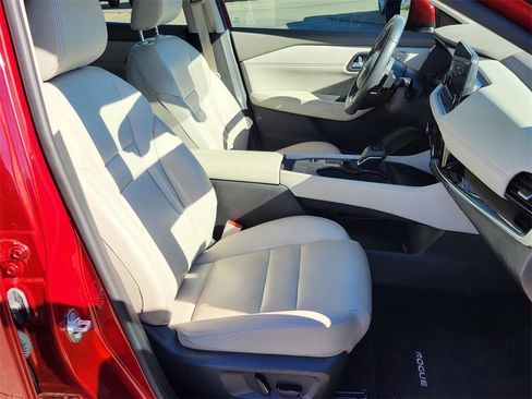 Used 2023 Nissan Rogue SL w/ SL Premium Package image 10