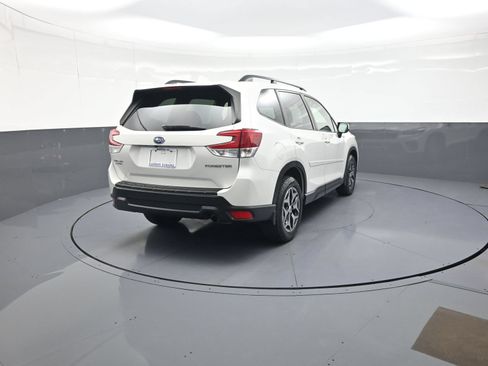 Used 2019 Subaru Forester Premium w/ All-Weather Package AWD/4WD image 3