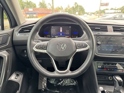 Used 2022 Volkswagen Tiguan SE w/ Panoramic Sunroof Package FWD image 14