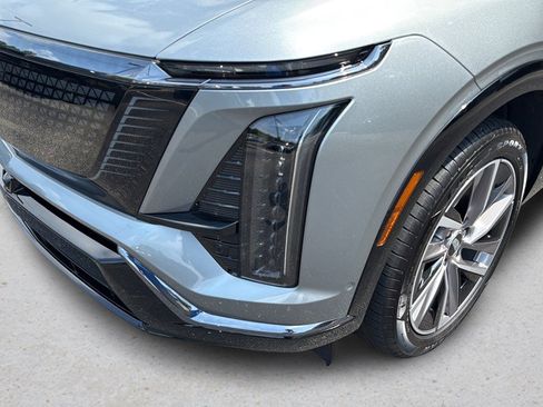 Certified 2026 Cadillac Vistiq Sport w/ LPO, Floor Liner Package AWD/4WD image 10