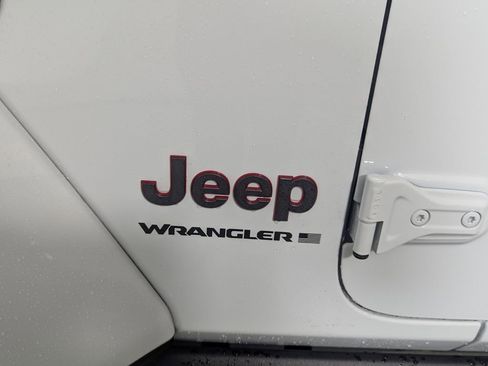 Used 2024 Jeep Wrangler Unlimited Rubicon AWD/4WD image 11