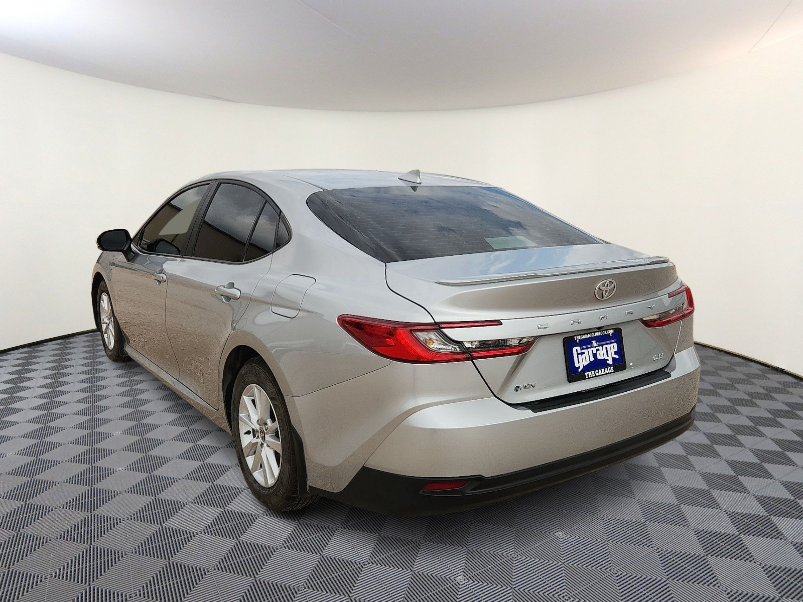 Used 2025 Toyota Camry LE w/ Convenience Package FWD image 3