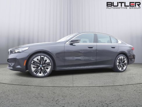 Certified 2025 BMW 530i image 1