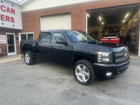Used 2010 Chevrolet Silverado 1500 LT w/ Power Pack Plus AWD/4WD image 2