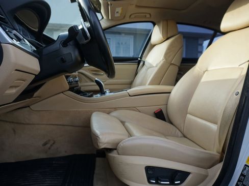Used 2011 BMW 535i xDrive Sedan image 21