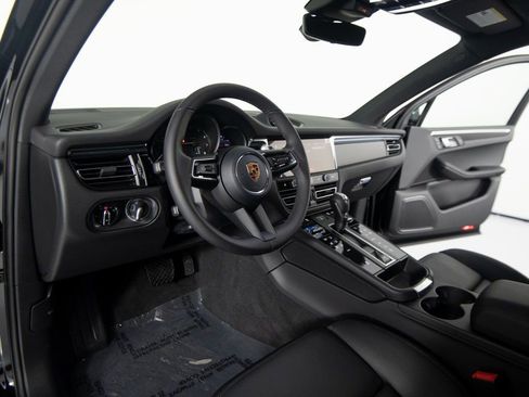 New 2026 Porsche Macan AWD/4WD image 4