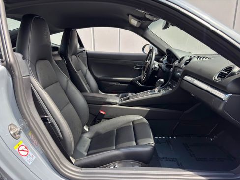 Used 2024 Porsche 718 Cayman RWD image 15