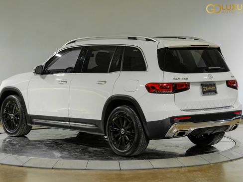 Used 2023 Mercedes-Benz GLB 250 4MATIC w/ Premium Package image 12