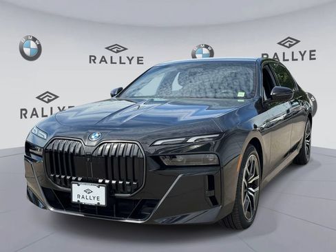 Certified 2025 BMW i7 eDrive50 w/ M Sport Package RWD image 3
