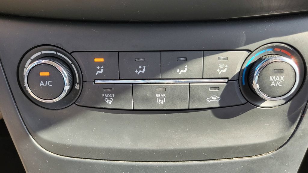 Used 2017 Nissan Sentra S FWD image 33