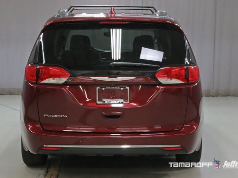 Used 2017 Chrysler Pacifica Touring-L Plus image 16