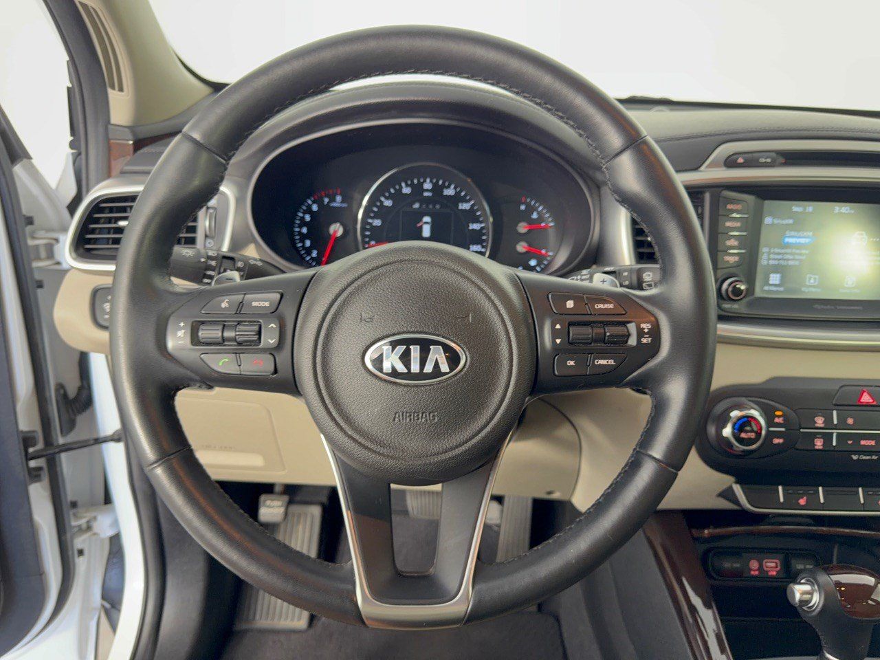 Used 2017 Kia Sorento EX w/ EX Premium Package FWD image 10