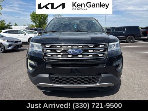 Used 2017 Ford Explorer XLT FWD image 6