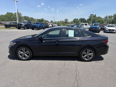 Used 2024 Volkswagen Jetta SE FWD image 7