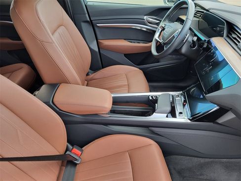 Used 2024 Audi Q8 e-tron Premium Plus image 16