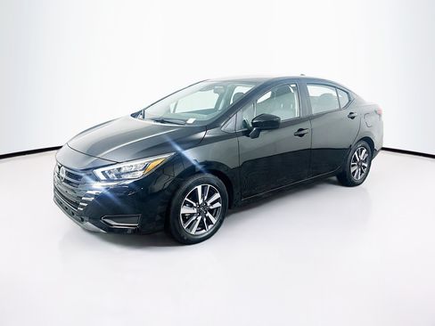 Used 2025 Nissan Versa SV FWD image 3