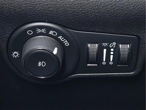 Used 2024 Jeep Compass Latitude image 17