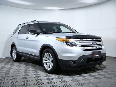Used 2013 Ford Explorer XLT w/ Class III Trailer Tow Pkg image 1