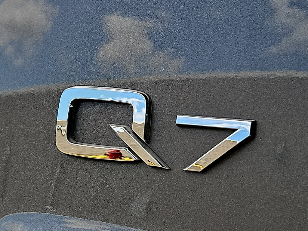 Used 2023 Audi Q7 3.0T Premium AWD/4WD image 36