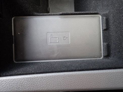 Used 2021 Porsche Cayenne image 25