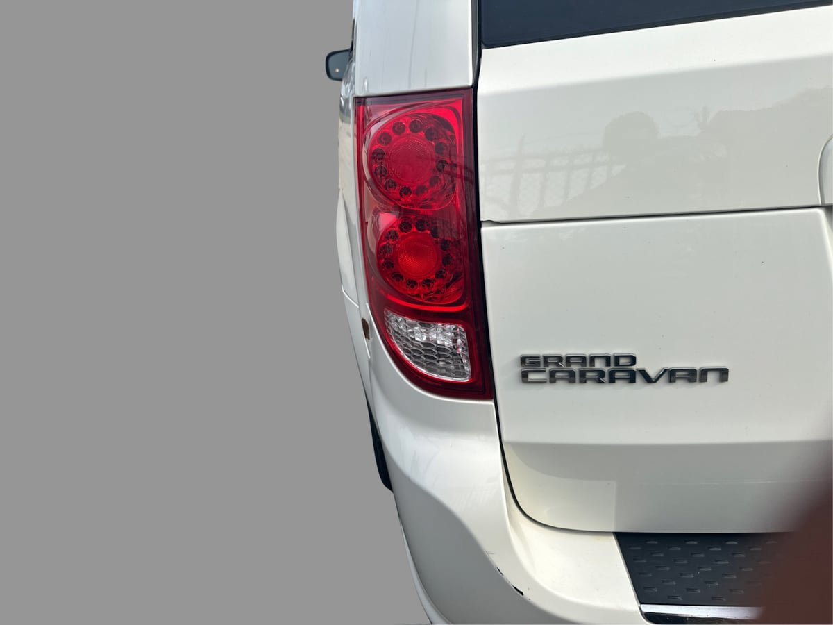 Used 2013 Dodge Grand Caravan SE w/ SE Plus Group FWD image 31